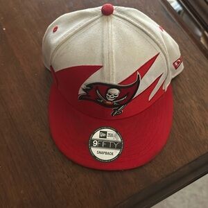 Tampa bay buccaneers snap back hat